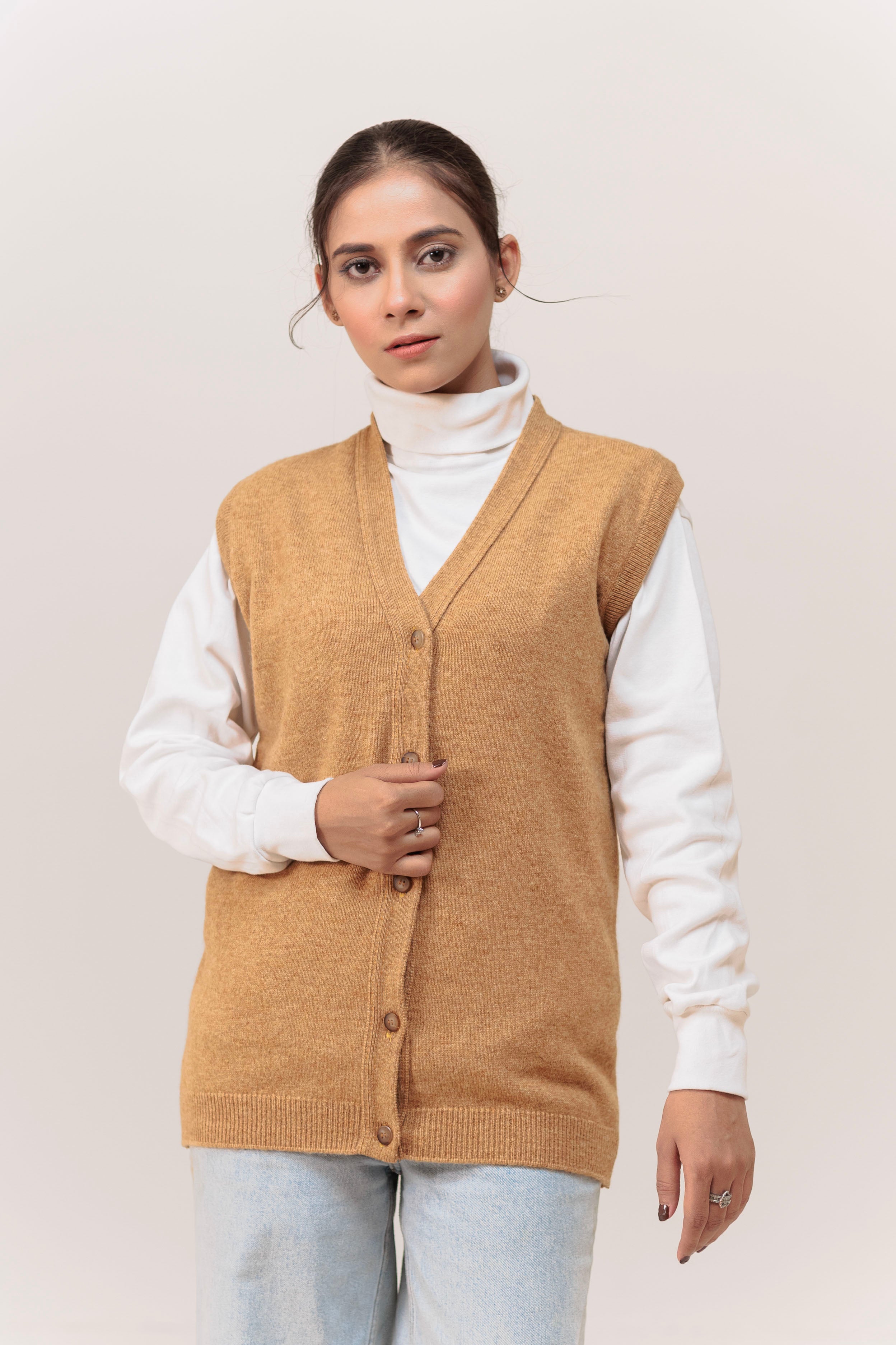 100% Lambswool Plain Sleeve Less Cardigan