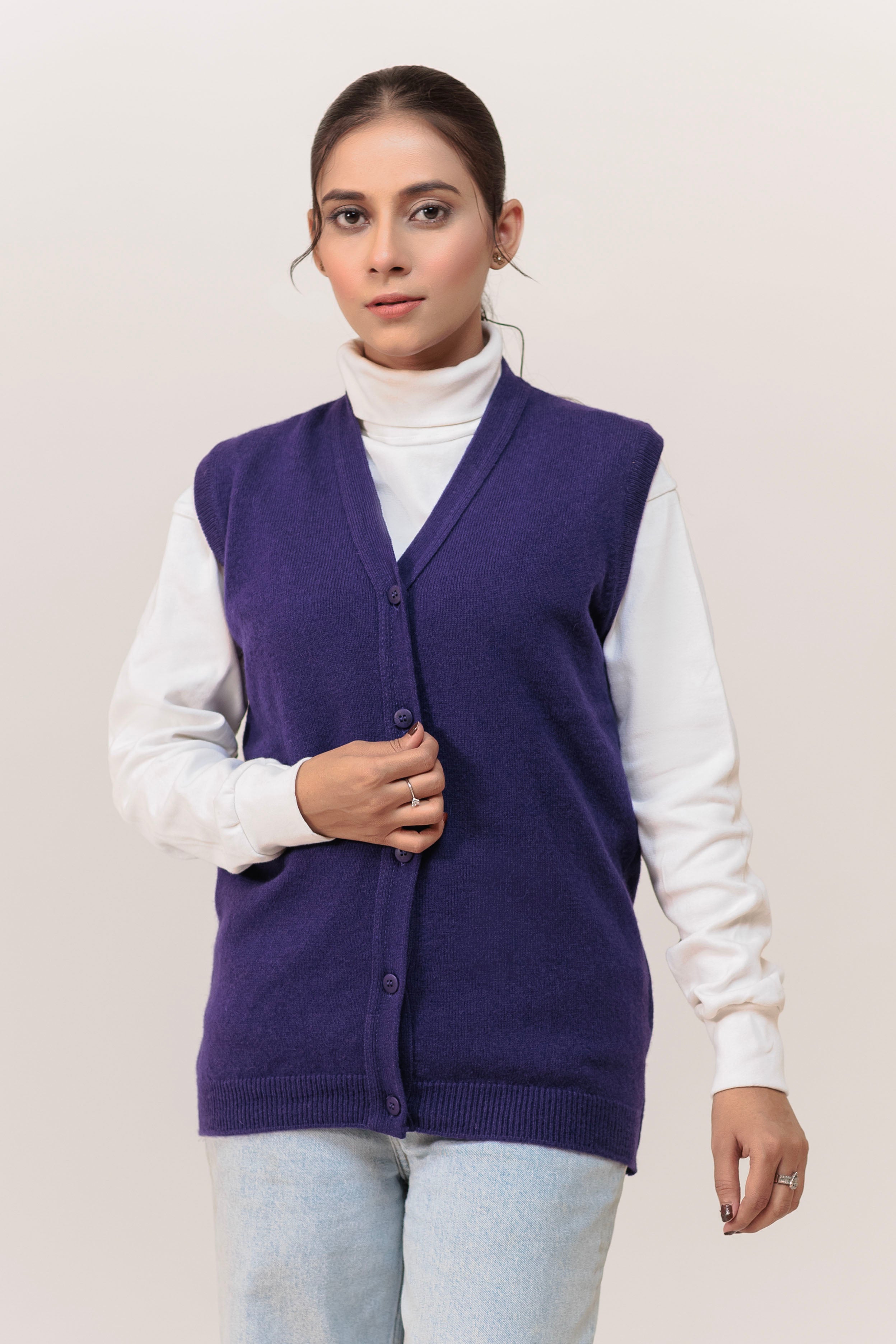 100% Lambswool Plain Sleeve Less Cardigan